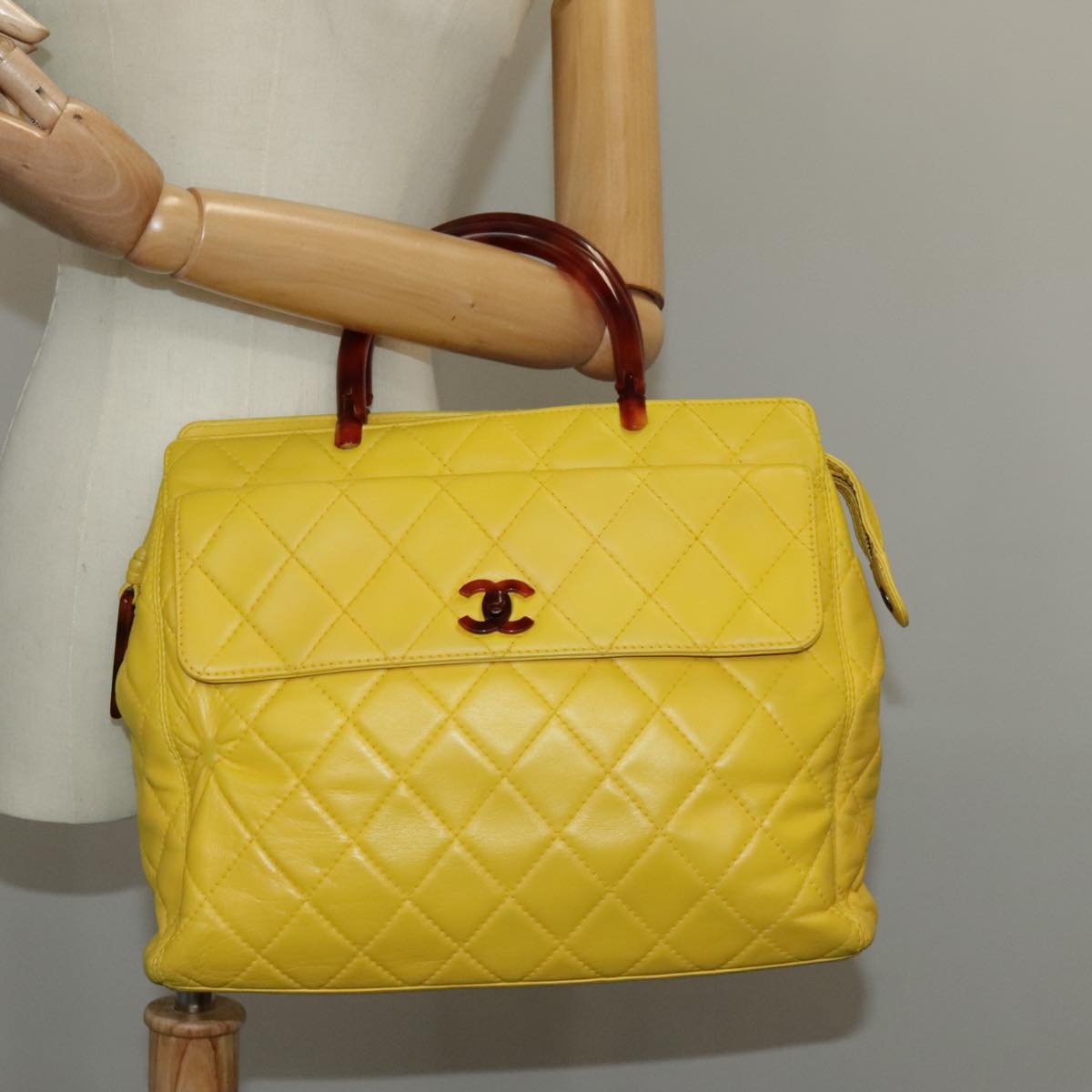 CHANEL Matelasse Hand Bag Lamb Skin Yellow CC Auth 98431