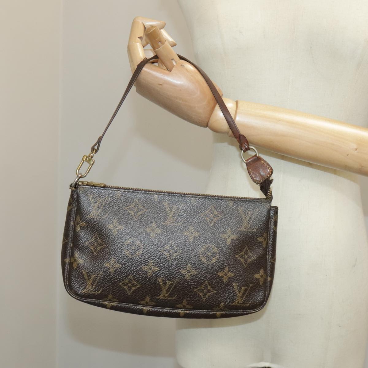 LOUIS VUITTON Monogram Pochette Accessoires Pouch M51980 LV Auth 98555