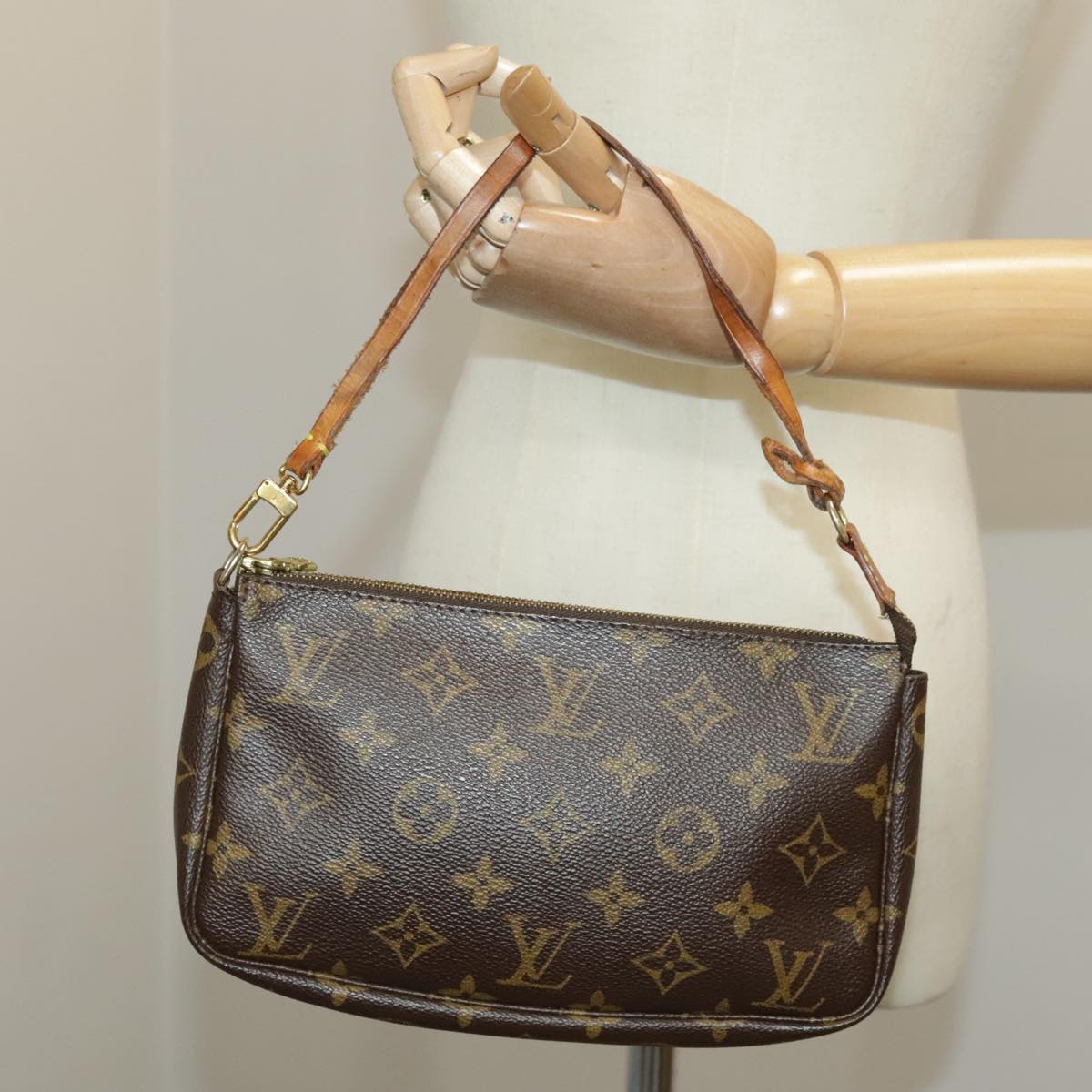 LOUIS VUITTON Monogram Pochette Accessoires Pouch M51980 LV Auth 98571