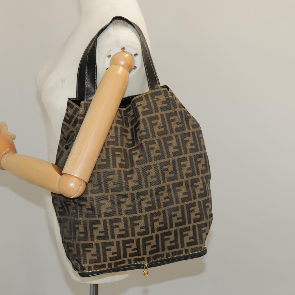 FENDI Zucca Canvas Tote Bag Brown Black gold Auth 98581