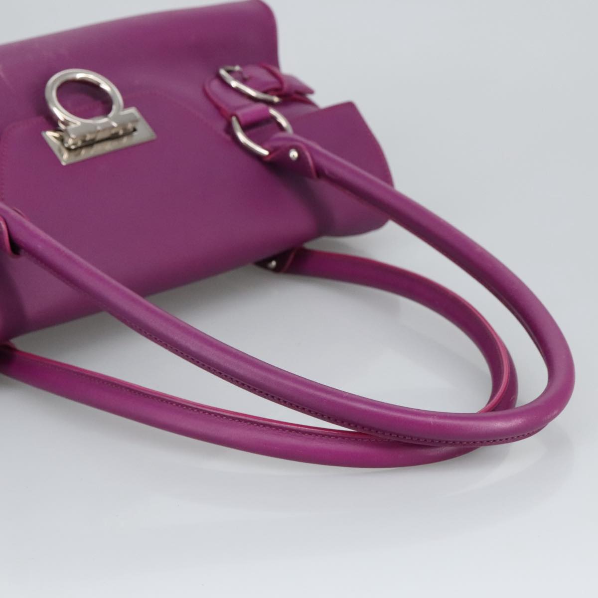 Salvatore Ferragamo Gancini Shoulder Bag Leather Purple Silver Auth 98651