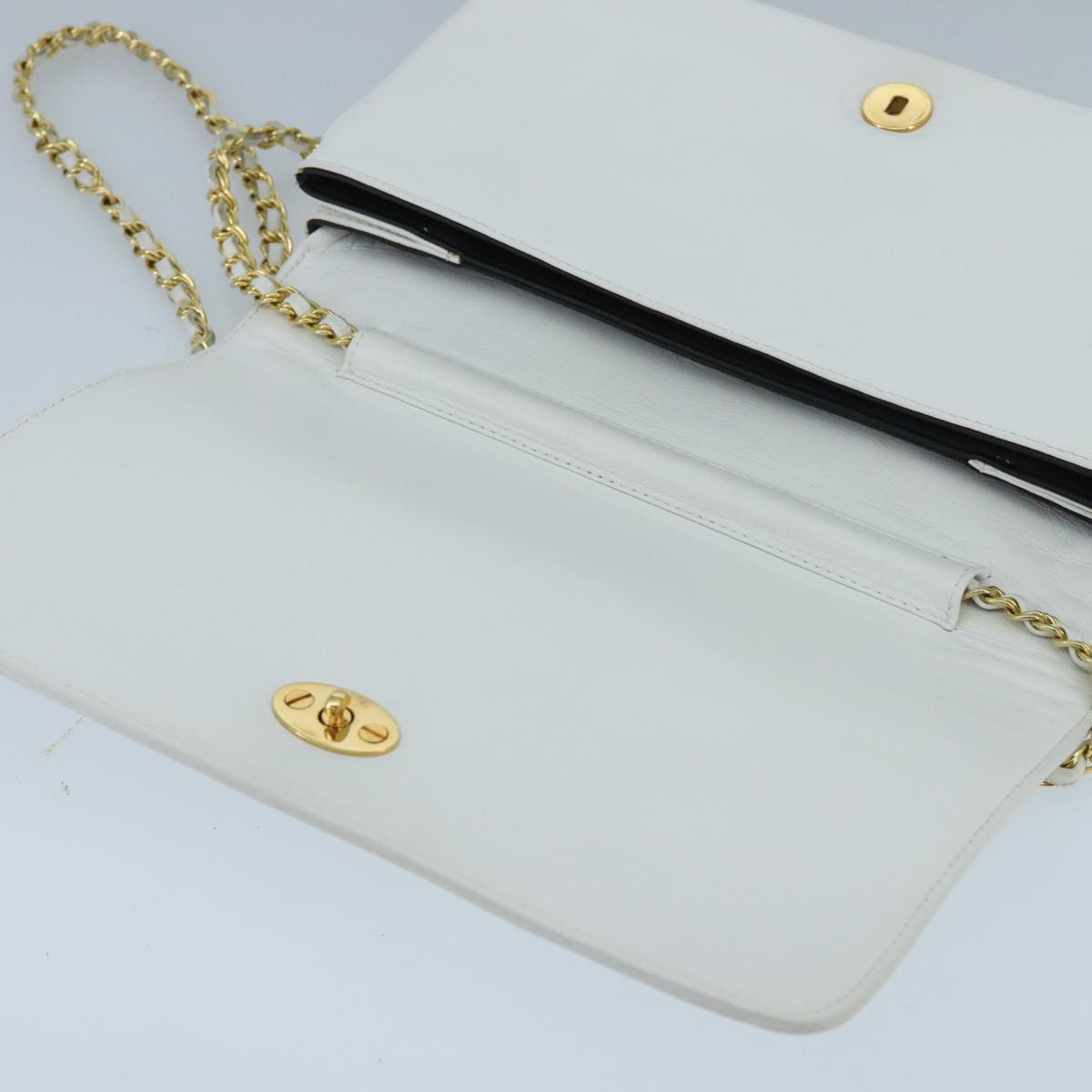 BALLY Chain Shoulder Bag Leather White Gold Auth 98661