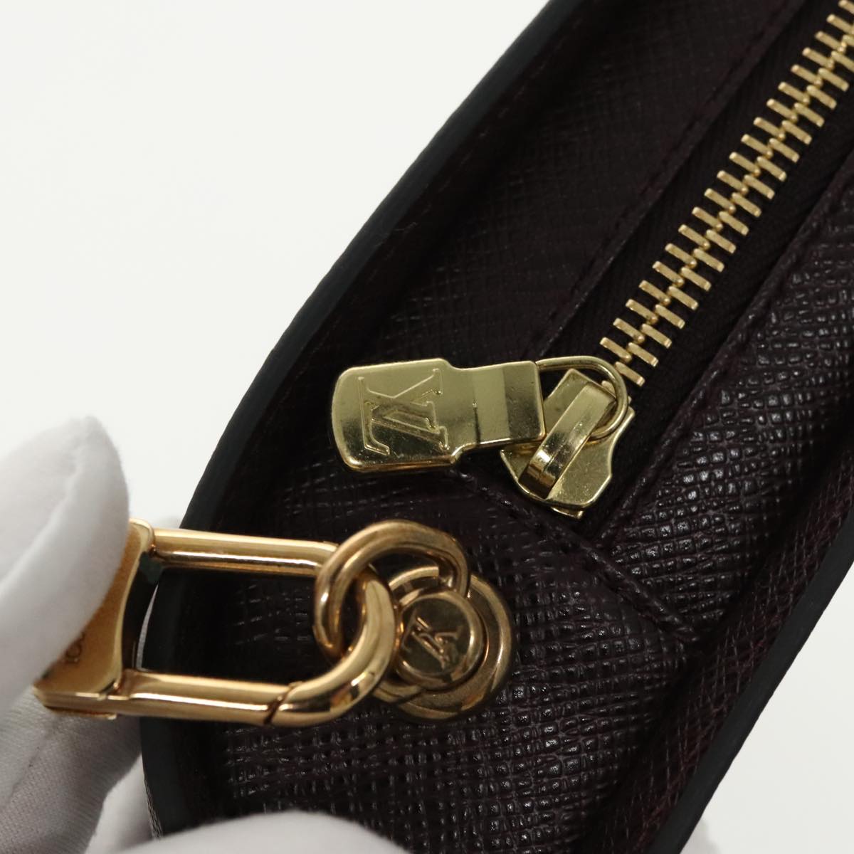 LOUIS VUITTON Taiga Baikal Clutch Bag Acajou M30186 LV Auth 98749