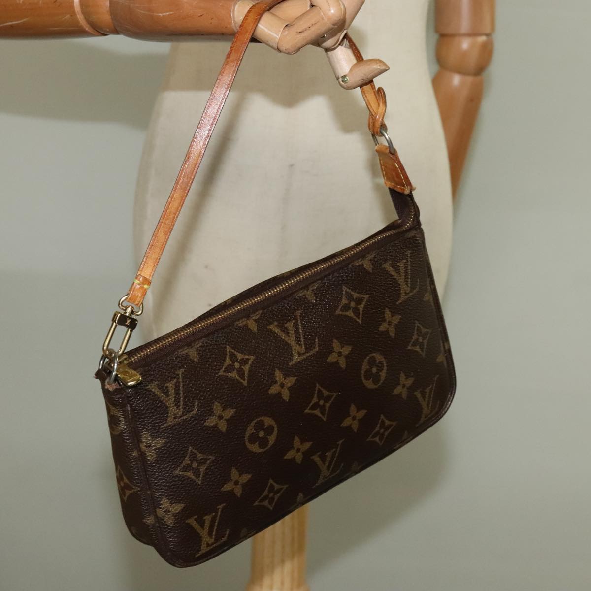 LOUIS VUITTON Monogram Pochette Accessoires Pouch M51980 LV Auth 98839