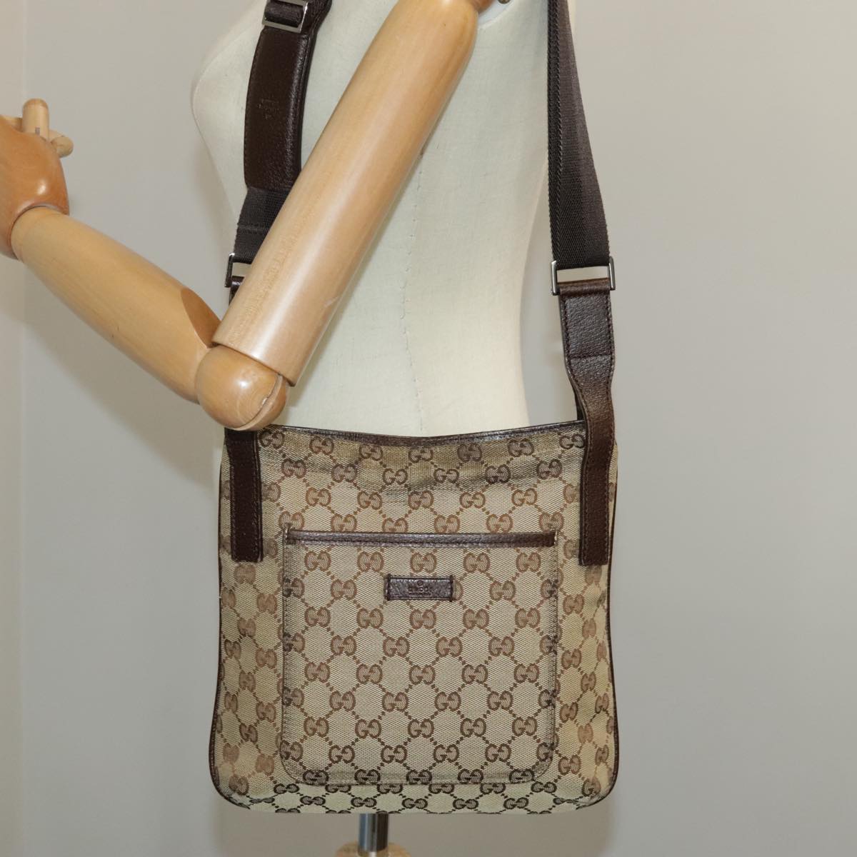 GUCCI GG Canvas Shoulder Bag Beige 122793 Auth 98853