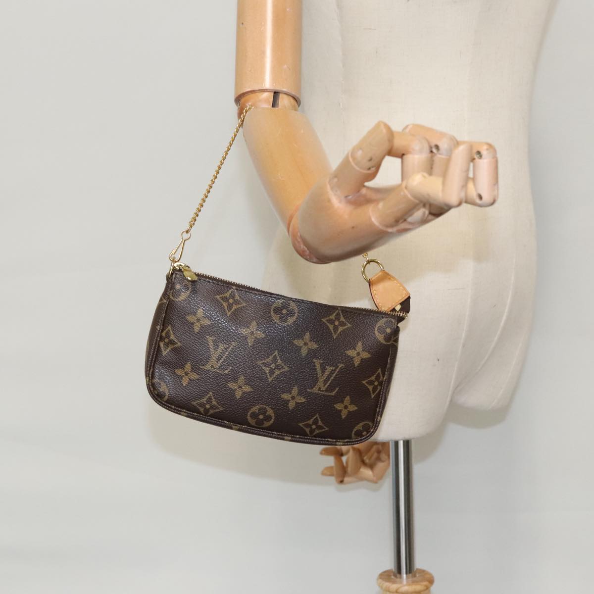 LOUIS VUITTON Monogram Mini Pochette Accessoires Pouch M58009 LV Auth 99008