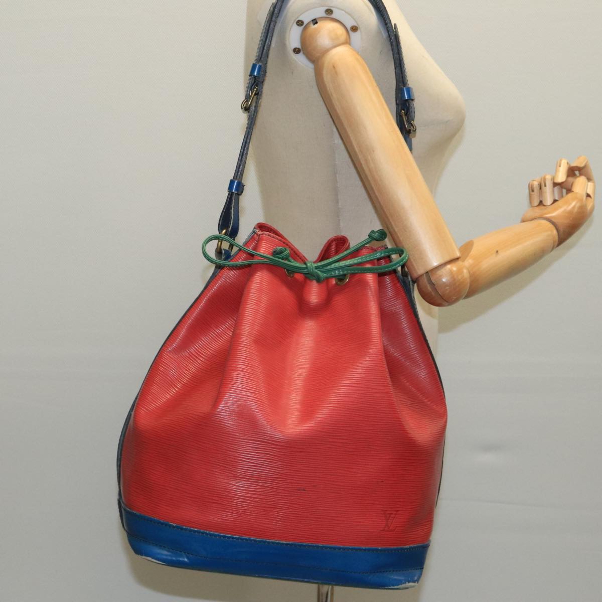 LOUIS VUITTON Epi Toriko Color Noe ShoulderBag Red Blue Green M44084 Auth 99059