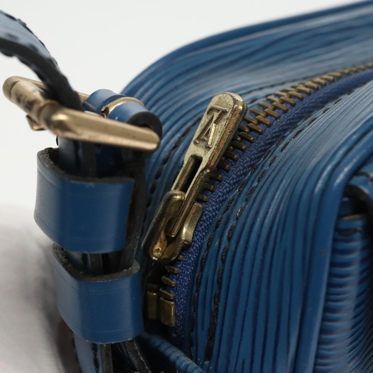 LOUIS VUITTON Epi June Feuille Shoulder Bag Blue M52155 LV Auth 99069