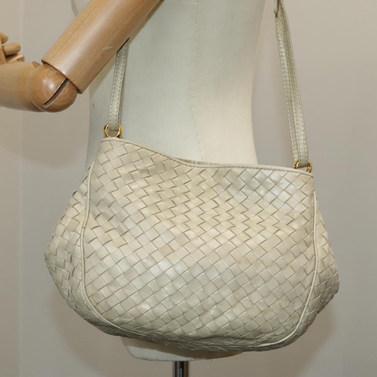 BOTTEGAVENETA INTRECCIATO Shoulder Bag Leather Beige Gold Tone Auth 99130