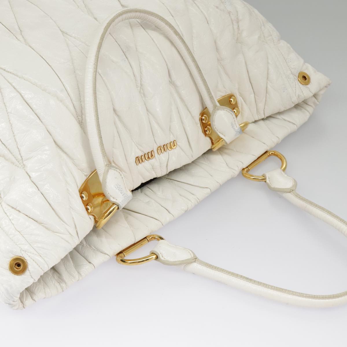 Miu Miu Matelasse Shoulder Bag Enamel White Auth 99132