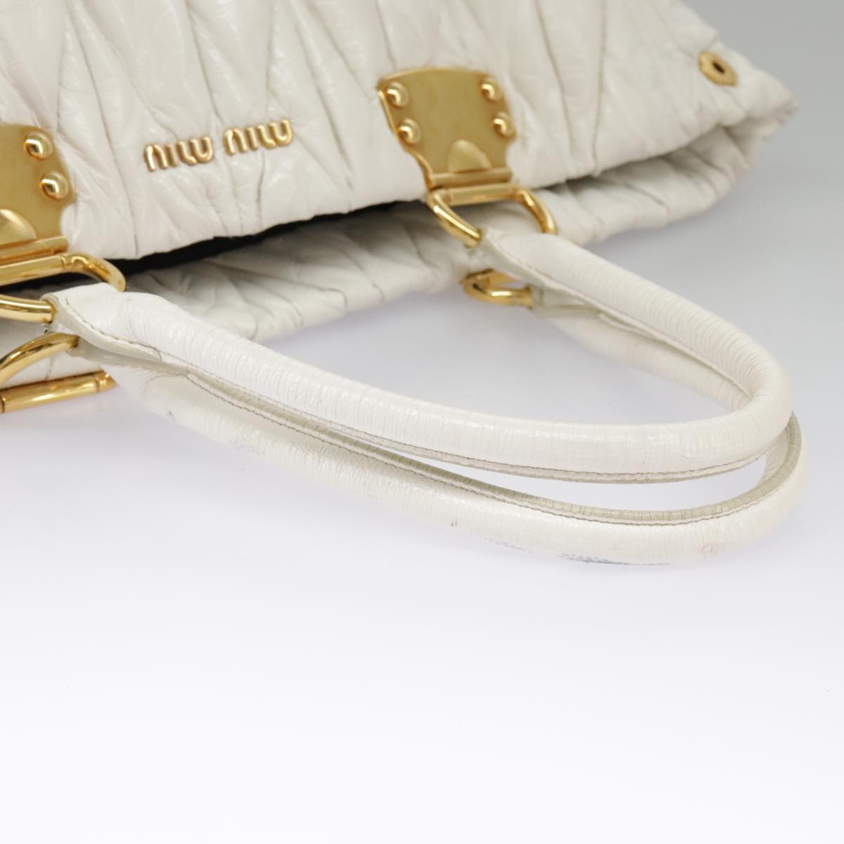 Miu Miu Matelasse Shoulder Bag Enamel White Auth 99132