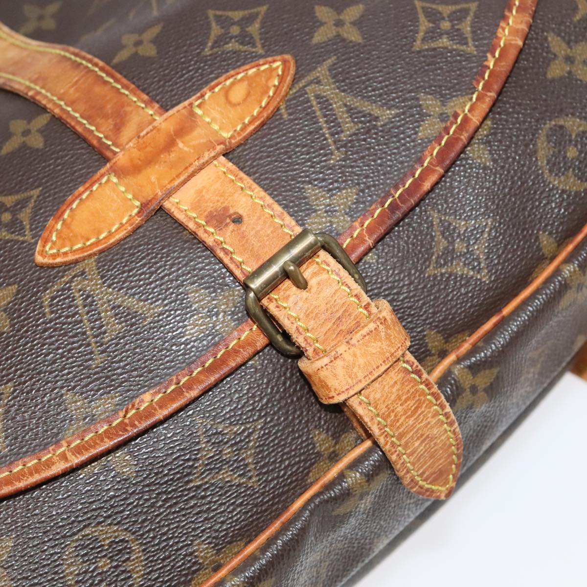 LOUIS VUITTON Monogram Saumur 30 Shoulder Bag M42256 LV Auth 99273