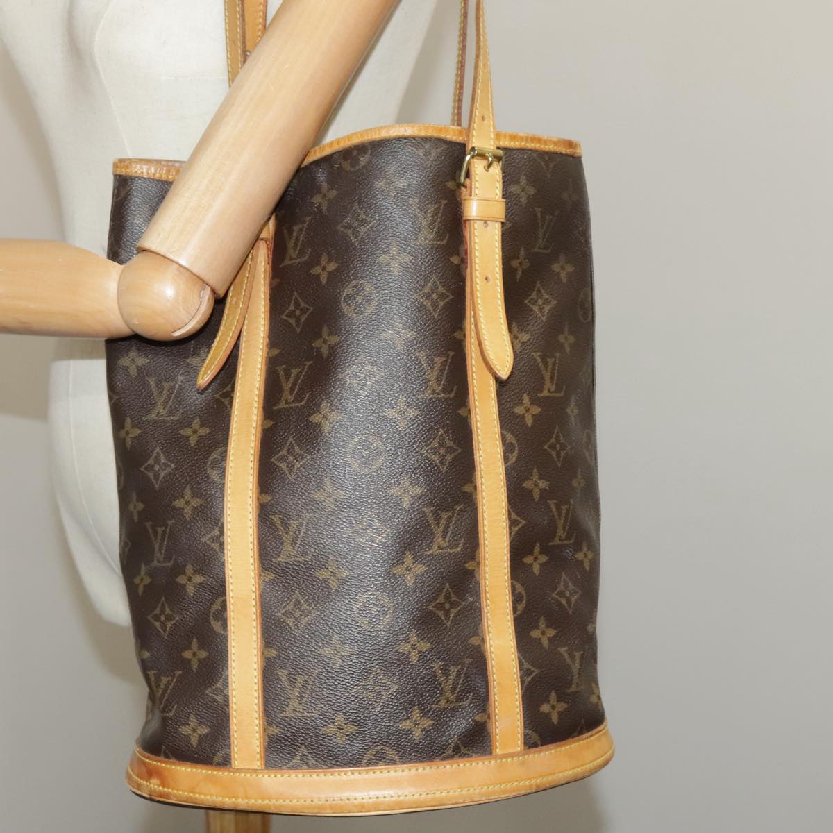 LOUIS VUITTON Monogram Bucket GM Shoulder Bag M42236 LV Auth 99298