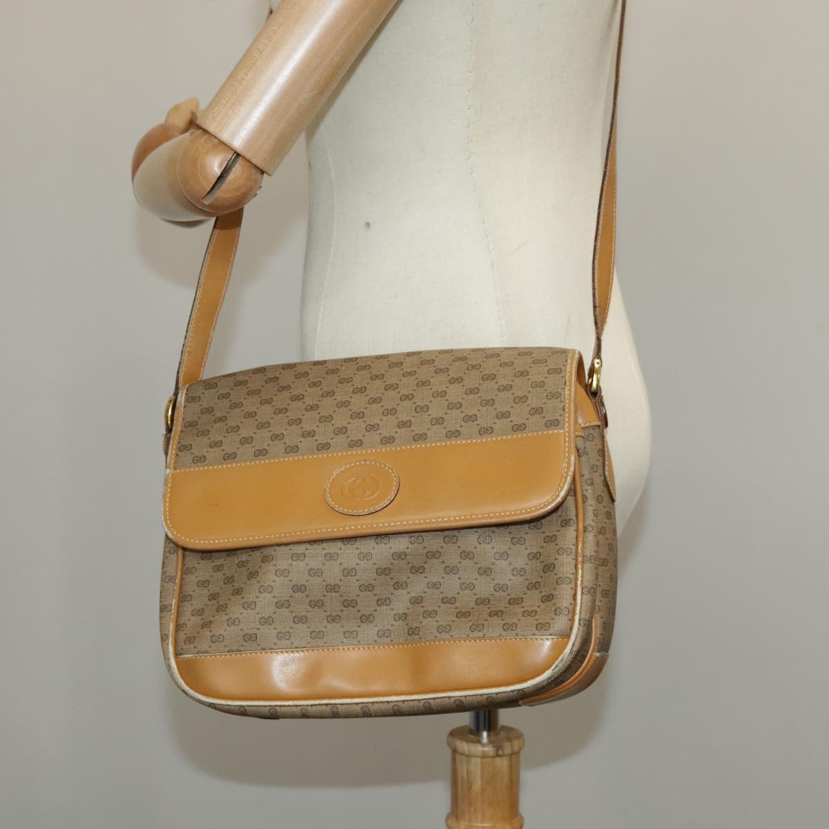 GUCCI Micro GG Supreme Shoulder Bag PVC Beige Gold Auth 99301