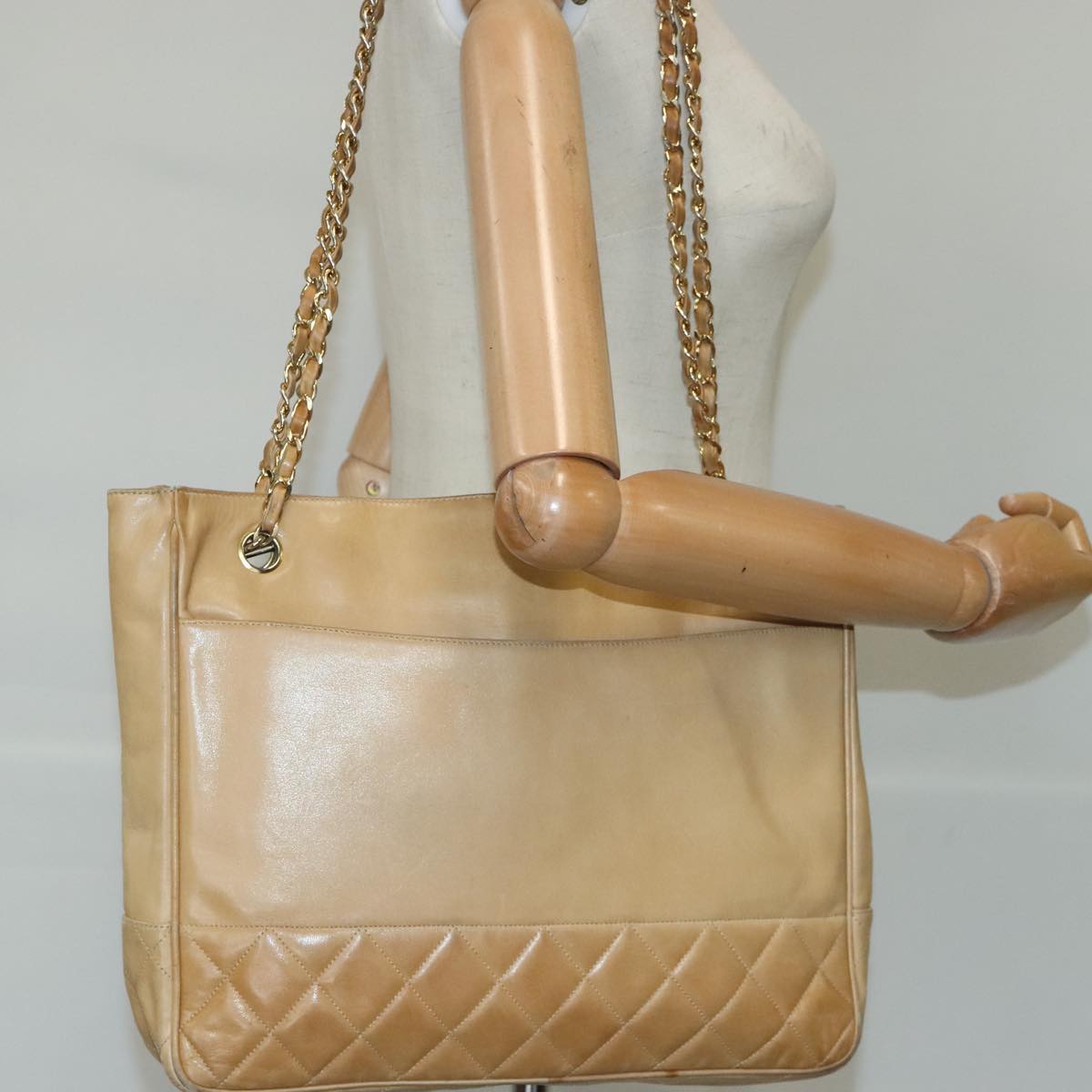 CHANEL Matelasse Chain Tote Bag Lamb Skin Beige Gold CC Auth 99375