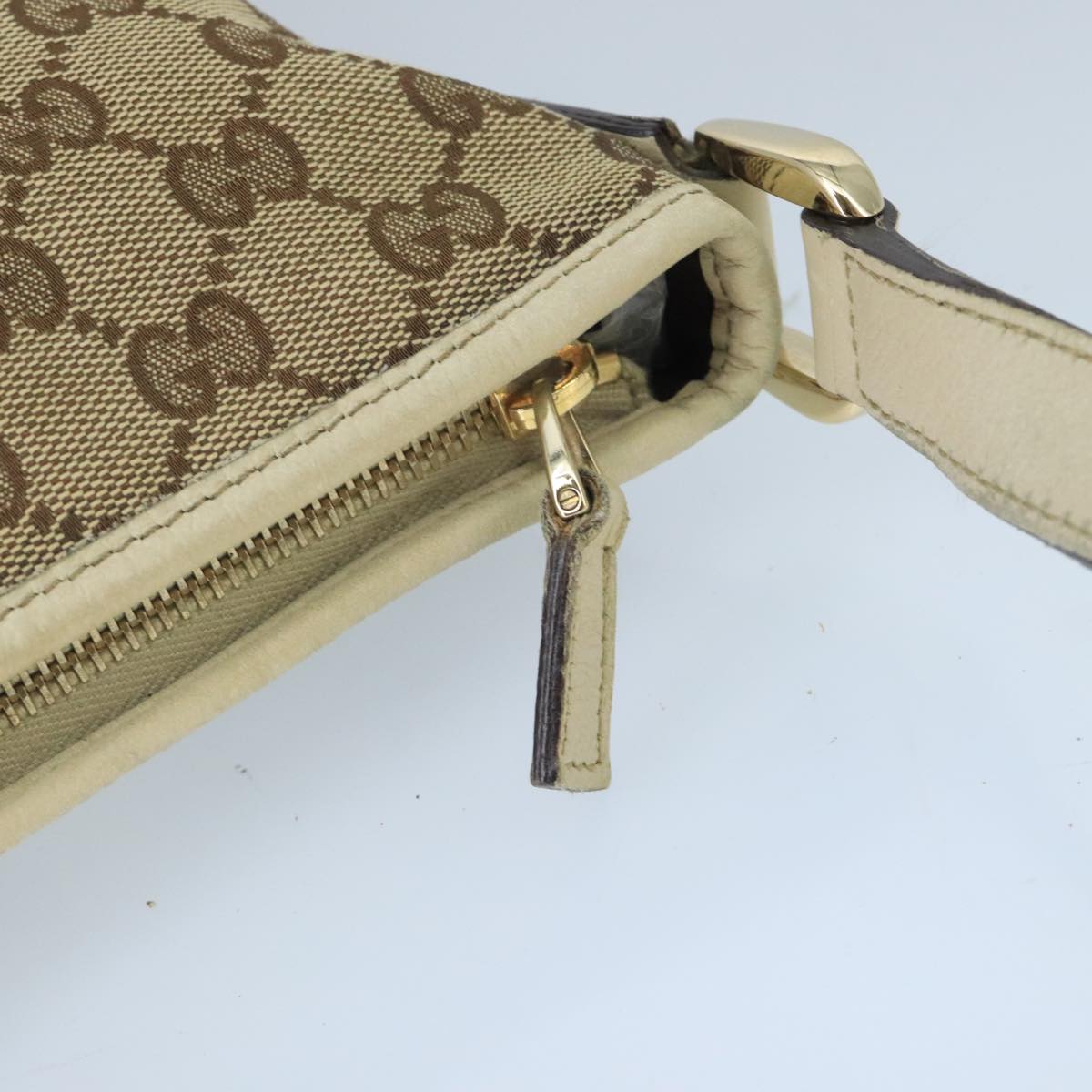 GUCCI GG Canvas Shoulder Bag Beige Gold 131326 Auth 99430