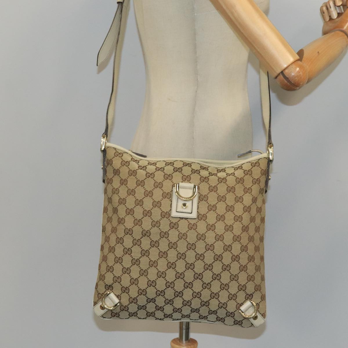 GUCCI GG Canvas Shoulder Bag Beige Gold 131326 Auth 99430