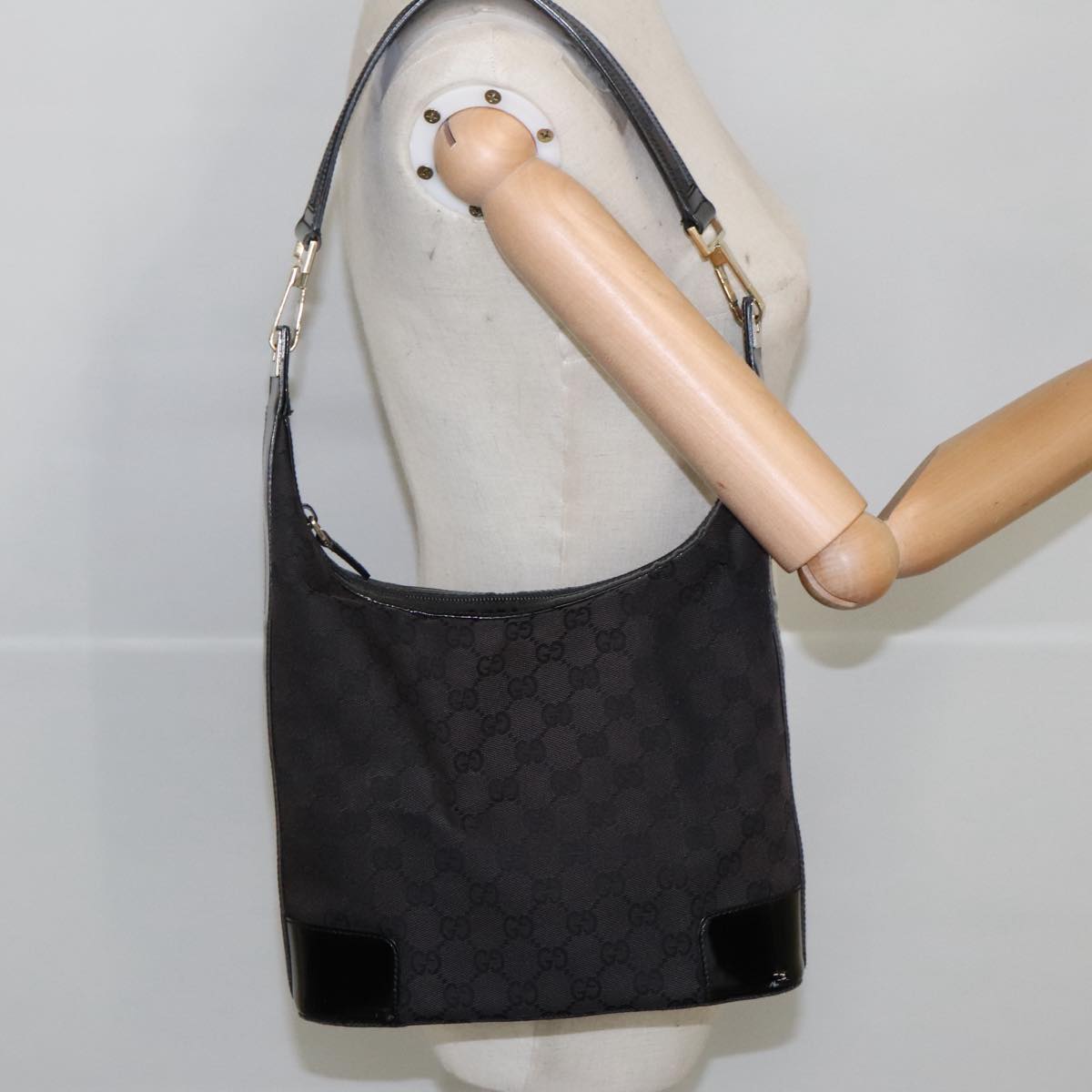 GUCCI GG Canvas Shoulder Bag Black Gold 001 4204 Auth 99510