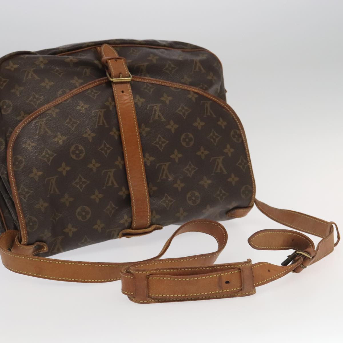 LOUIS VUITTON Monogram Saumur 35 Shoulder Bag M42254 LV Auth 99594