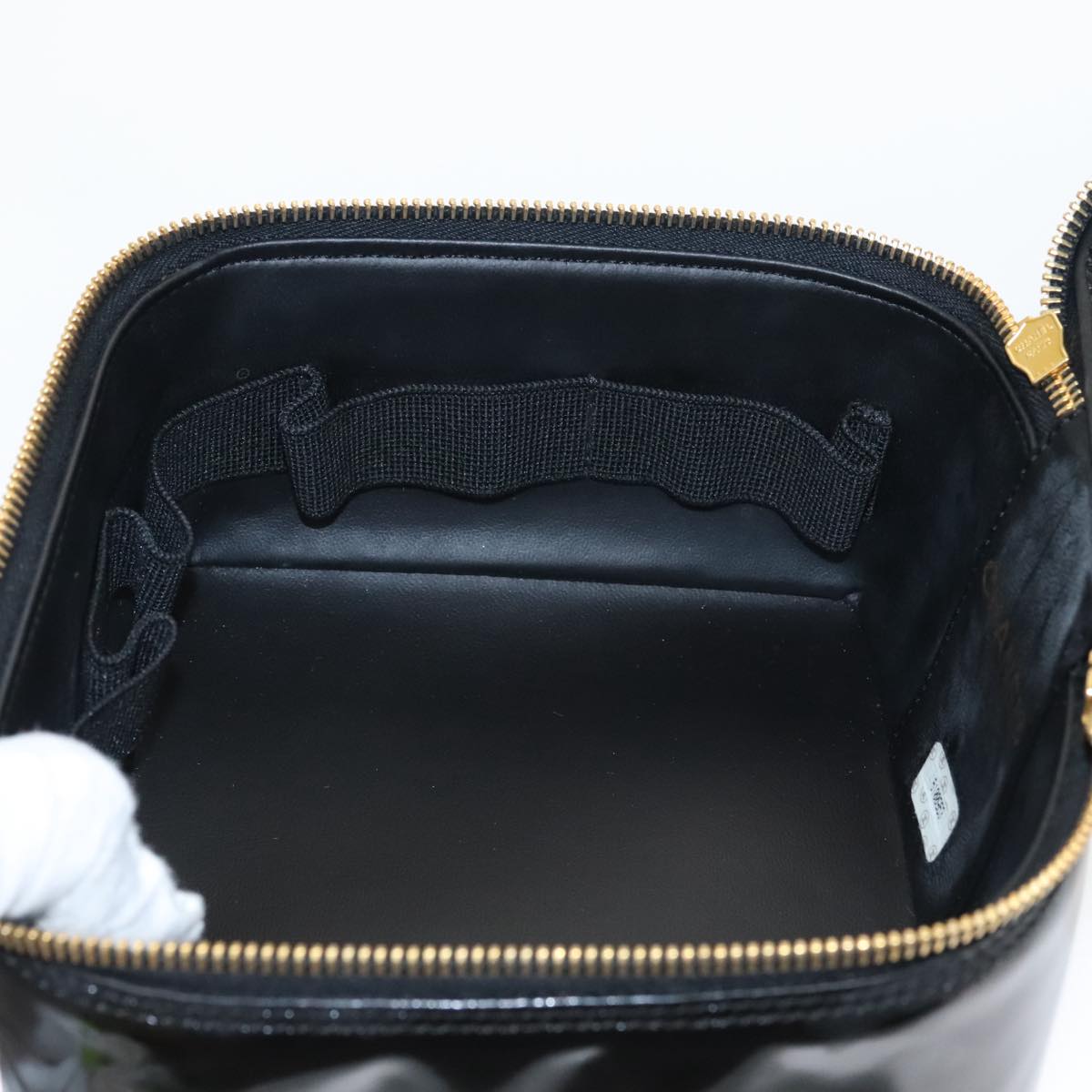 CHANEL Vanity Cosmetic Pouch Patent leather Black Gold CC Auth 99706