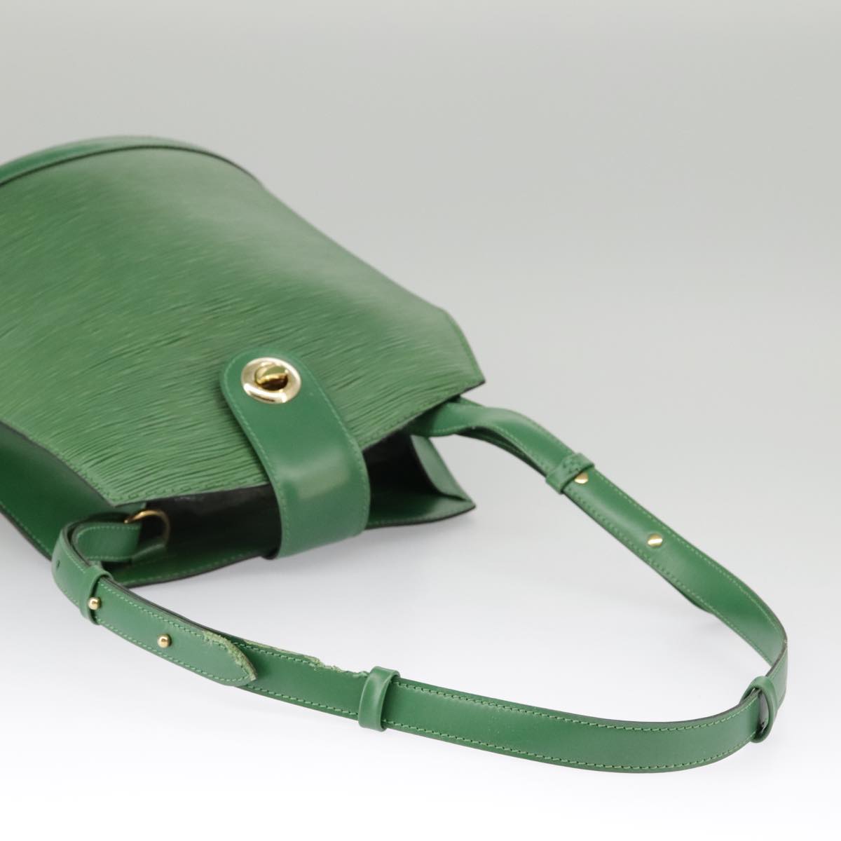 LOUIS VUITTON Epi Cluny Shoulder Bag Green M52254 LV Auth 99806