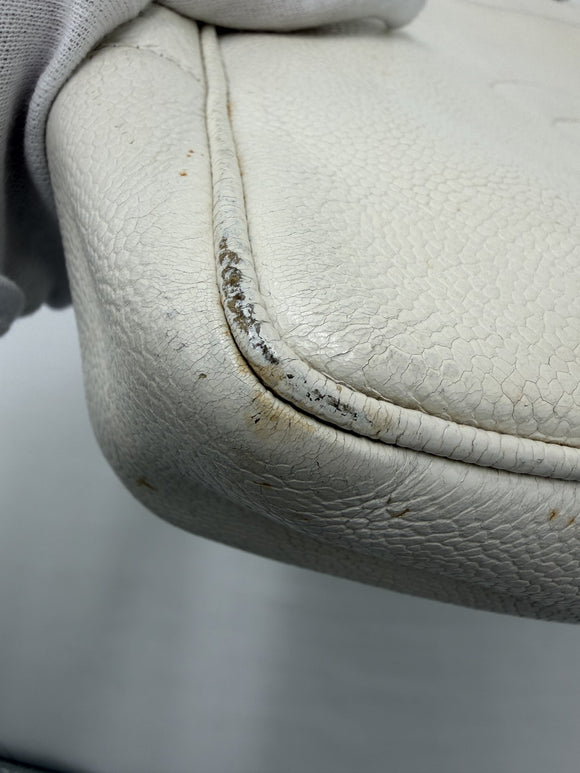 CHANEL Chain Shoulder Bag Caviar Skin White Silver CC Auth BA6376