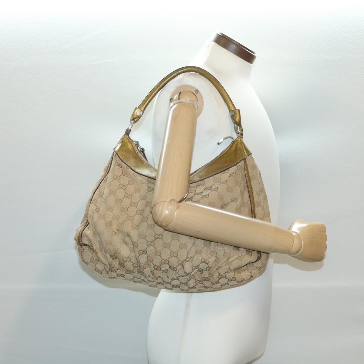 GUCCI GG Canvas Shoulder Bag Beige Gold Auth ac1412