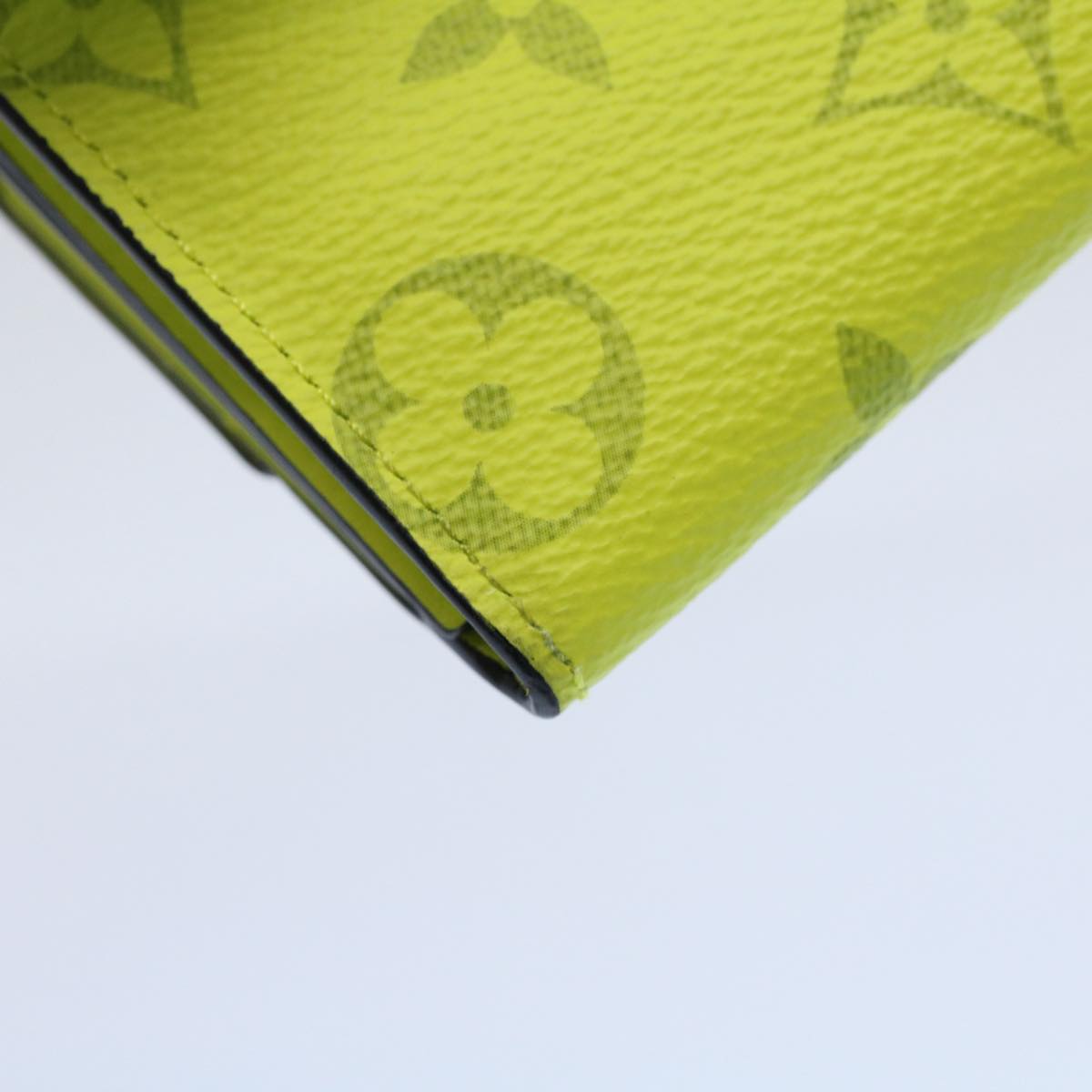 LOUIS VUITTON Taigalama Discovery Compact Wallet Jaune M67629 LV Auth ac2214