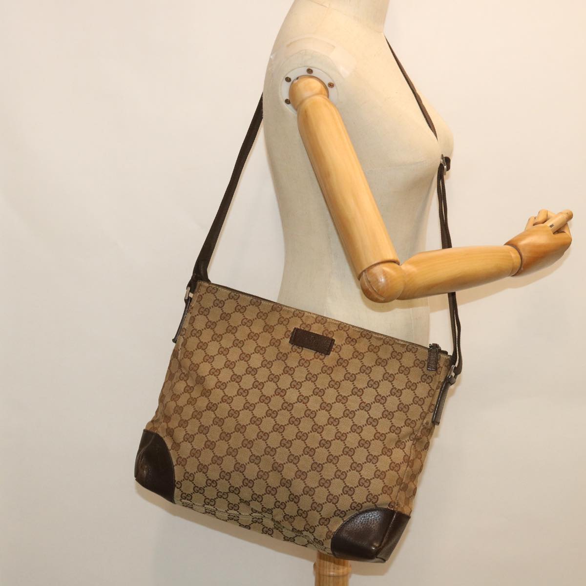 GUCCI GG Canvas Shoulder Bag Beige 110054 Auth ac2320