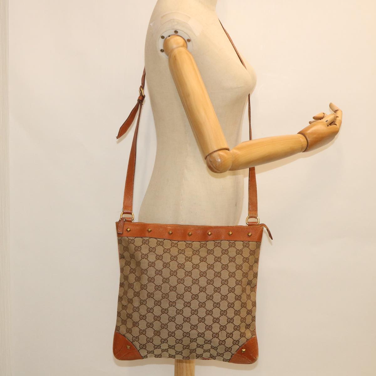 GUCCI GG Canvas Shoulder Bag Beige 120894 Auth ac2335