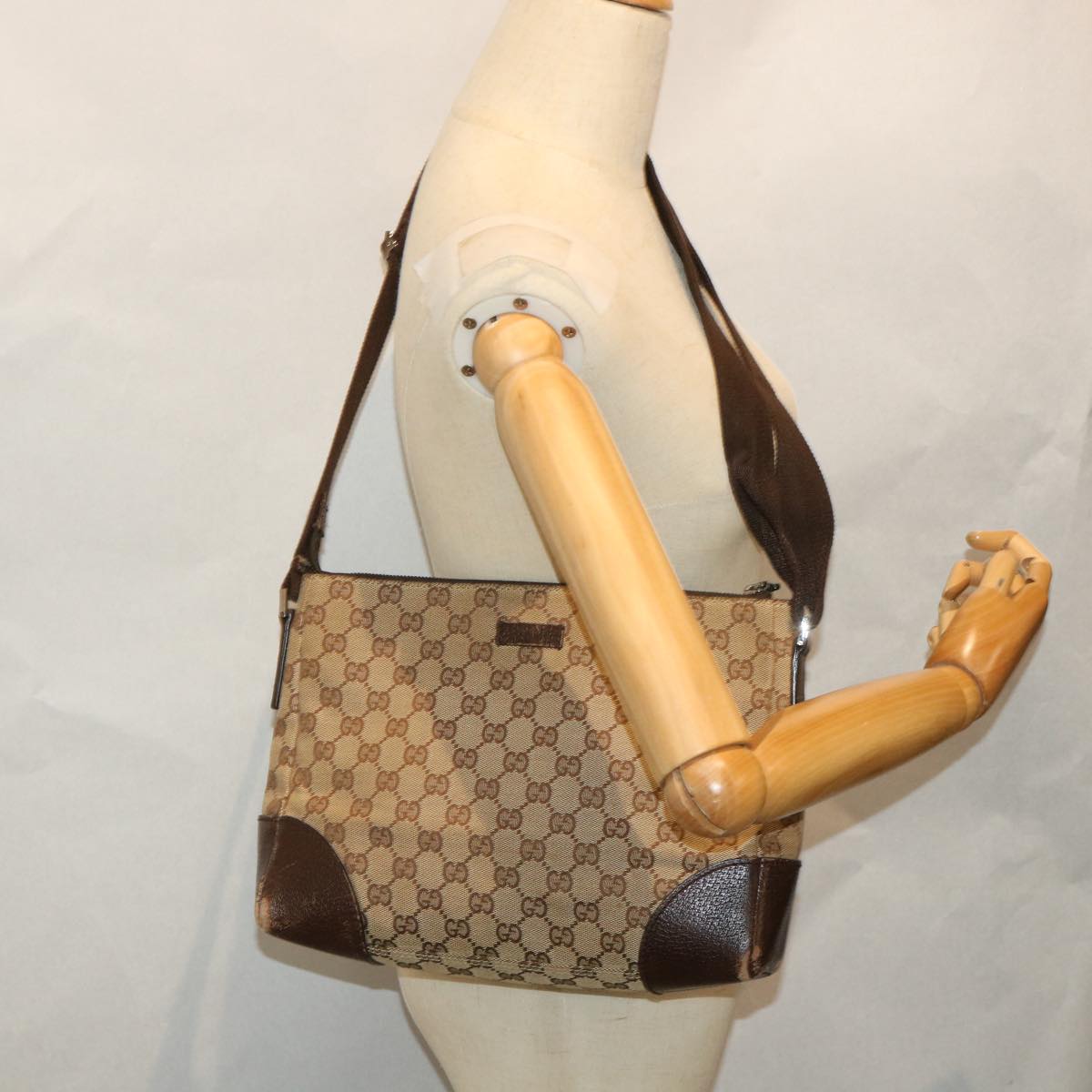 GUCCI GG Canvas Shoulder Bag Beige 114278 Auth ac2364