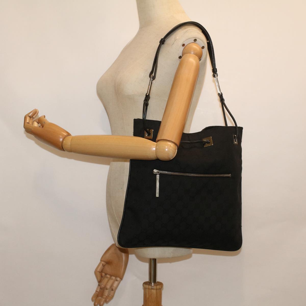 GUCCI GG Canvas Shoulder Bag Black 001 4021 3444 Auth ac2470