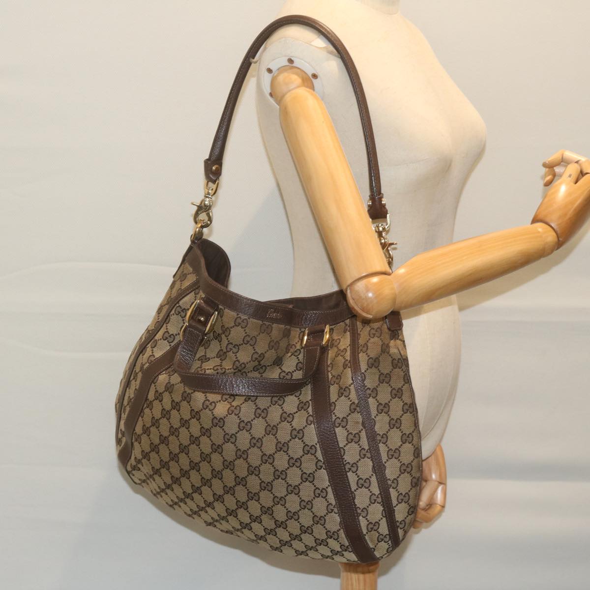 GUCCI GG Canvas Shoulder Bag Beige 130734 Auth ac2603