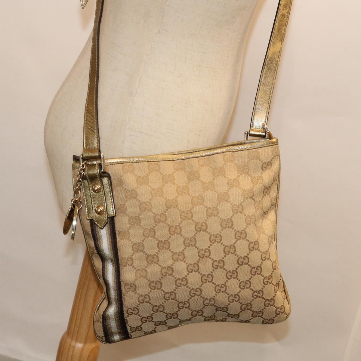 GUCCI GG Canvas Sherry Line Shoulder Bag Beige Black Brown 144388 Auth ac2767