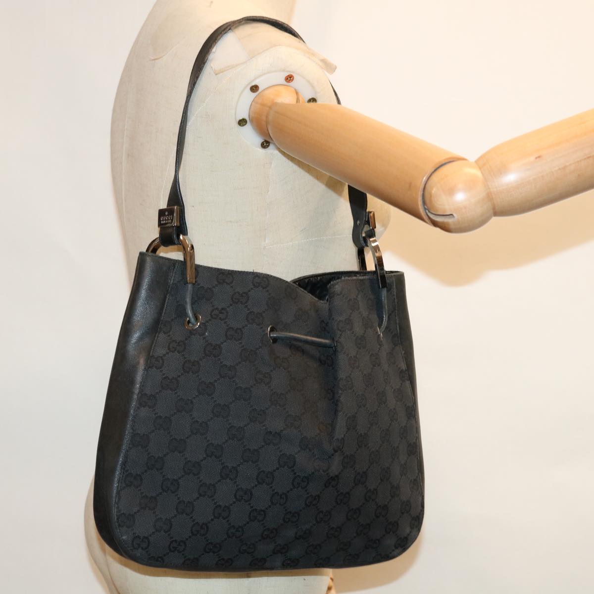 GUCCI GG Canvas Shoulder Bag Black 001 3748 Auth ac2775