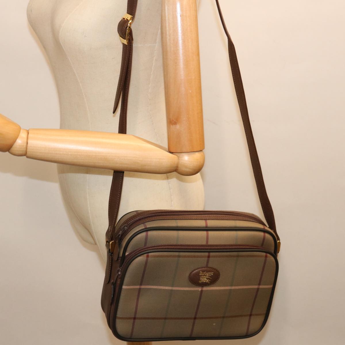 Burberrys Nova Check Shoulder Bag Canvas Beige Auth ac2880
