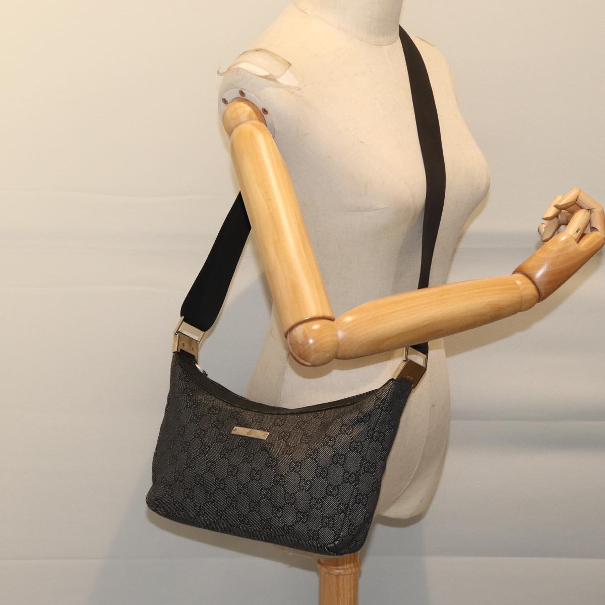 GUCCI GG Canvas Shoulder Bag Black Auth ac2892