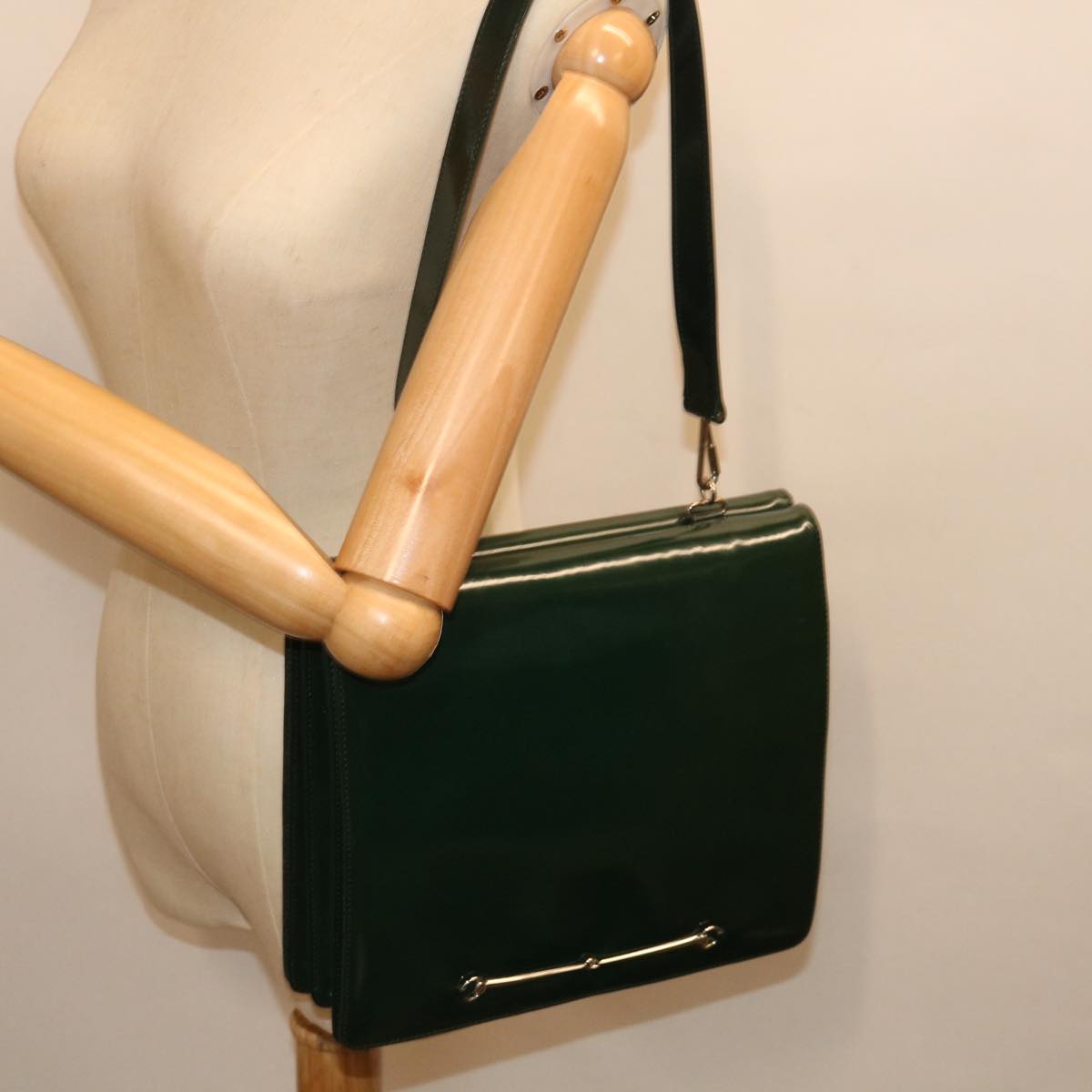 GUCCI Horsebit Shoulder Bag Enamel Green 001 2684 1737 Auth ac2913