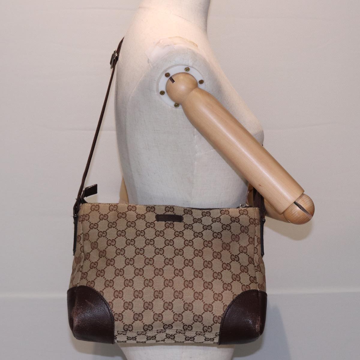 GUCCI GG Canvas Shoulder Bag Beige 114273 Auth ac3058