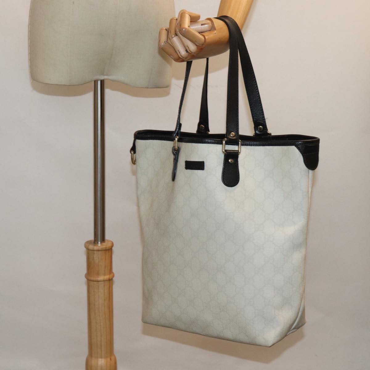 GUCCI GG Supreme Tote Bag PVC Leather White Black 189896 Auth ac3087