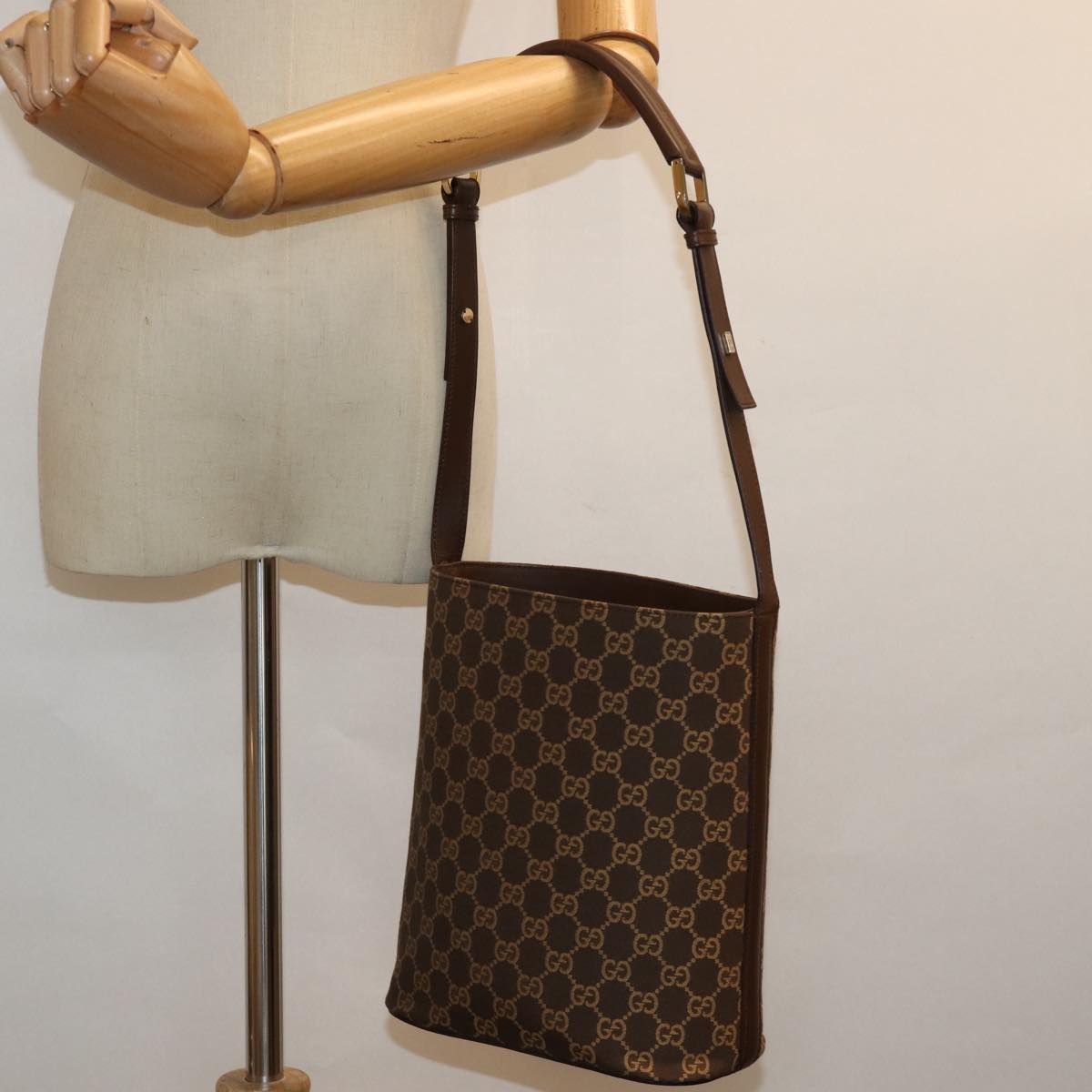 GUCCI GG Canvas Shoulder Bag Brown 001 4286 Auth ac3098