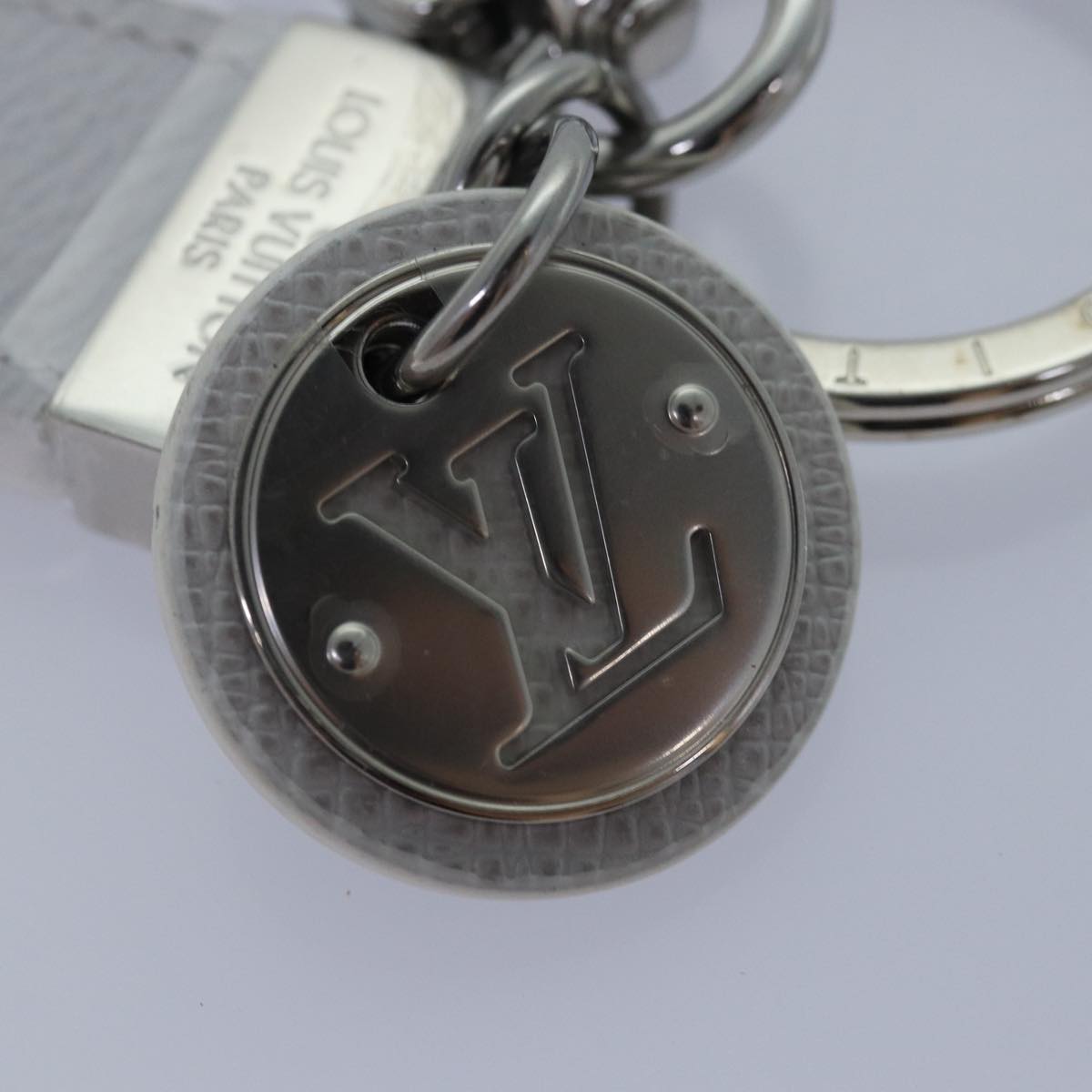 LOUIS VUITTON Taiga Porte Cles Neo Key Ring Gray M69325 LV Auth ac3164