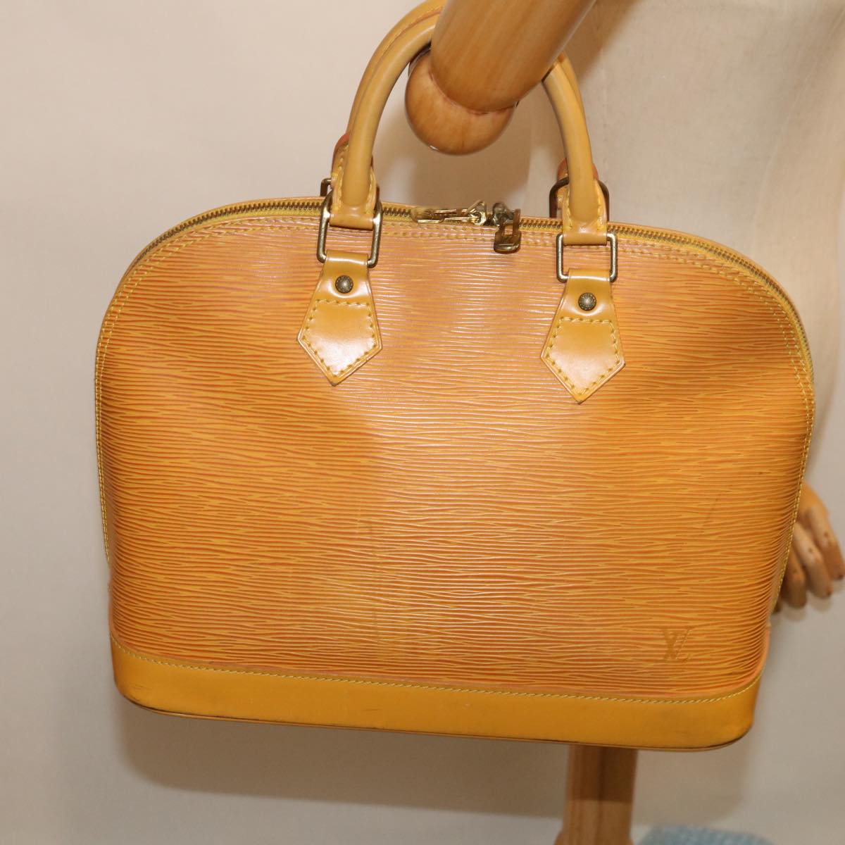 LOUIS VUITTON Epi Alma Hand Bag Tassili Yellow M52149 LV Auth ai774