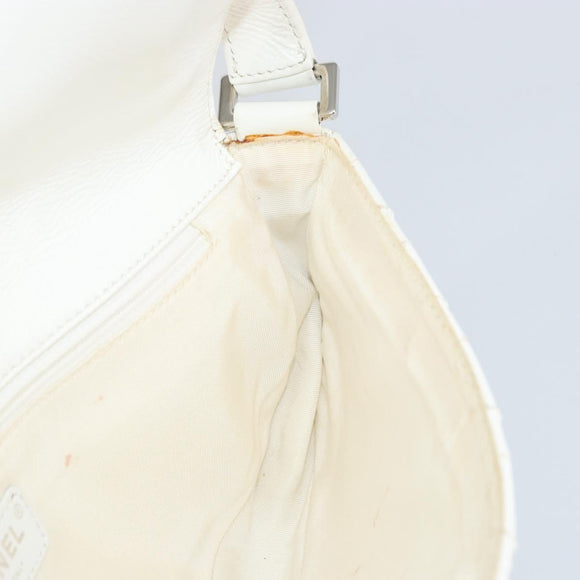 CHANEL Matelasse Chain Shoulder Bag Caviar Skin White Silver CC Auth am10305V