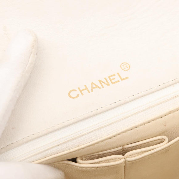 CHANEL Matelasse Turn Lock Chain Bag Lamb Skin White Gold CC Auth am10500