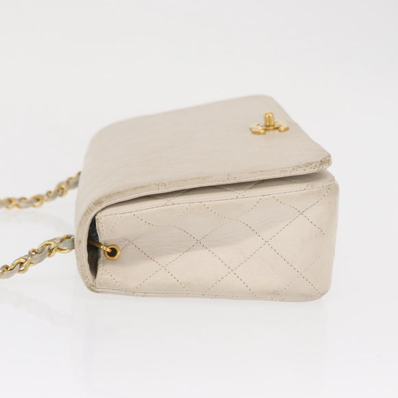 CHANEL Matelasse Turn Lock Chain Bag Lamb Skin White Gold CC Auth am10500