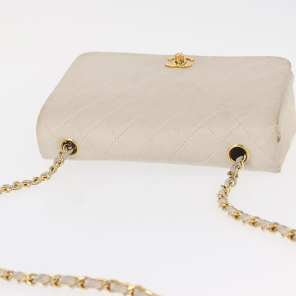 CHANEL Matelasse Turn Lock Chain Bag Lamb Skin White Gold CC Auth am10500