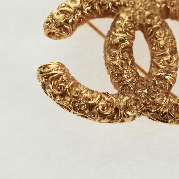 CHANEL CC Lava Fringe Brooch metal Gold CC Auth am10569V