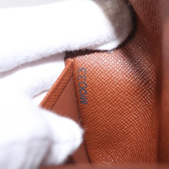 LOUIS VUITTON Monogram Couverture Passport Case M64502 LV Auth am13270V