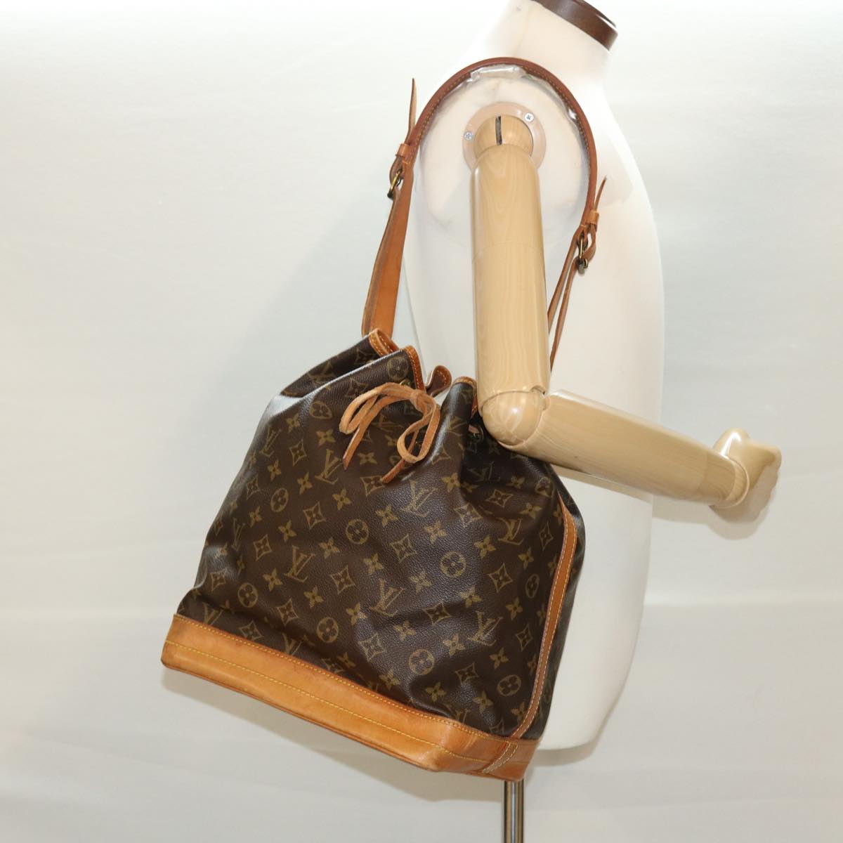 LOUIS VUITTON Monogram Noe Shoulder Bag M42224 LV Auth am4238